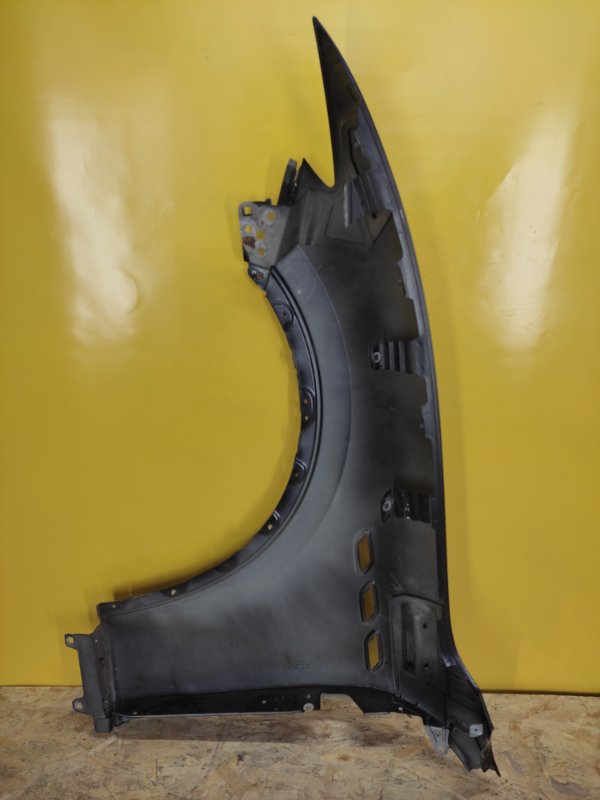 Крило переднє праве MASERATI LEVANTE 16-20 673005578 — 2