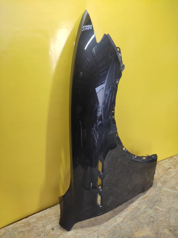 Крило переднє праве MASERATI LEVANTE 16-20 673005578 — 5