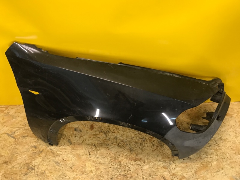 Крило переднє праве BMW X5 (E70) 07-13 51 65 7 178 400 — 3
