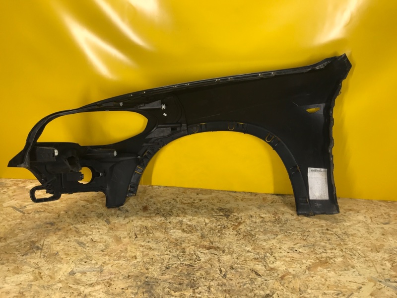 Крило переднє праве BMW X5 (E70) 07-13 51 65 7 178 400 — 4