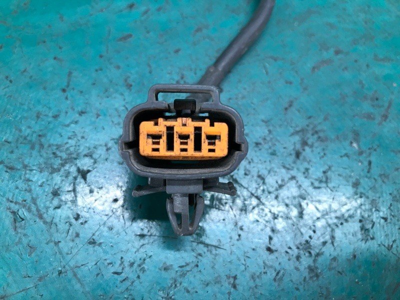Датчик положення колінвалу MAZDA PREMACY 98-03 FSD7-18-221B — 3