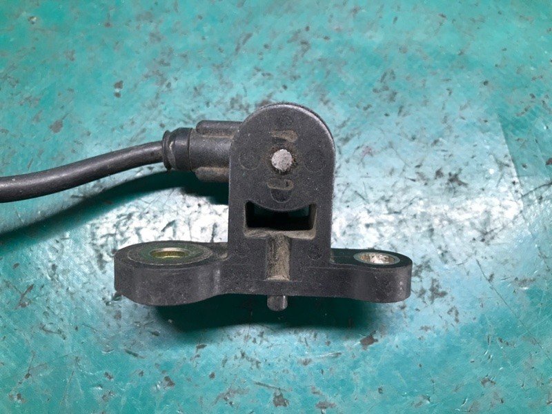Датчик положення колінвалу MAZDA PREMACY 98-03 FSD7-18-221B — 4