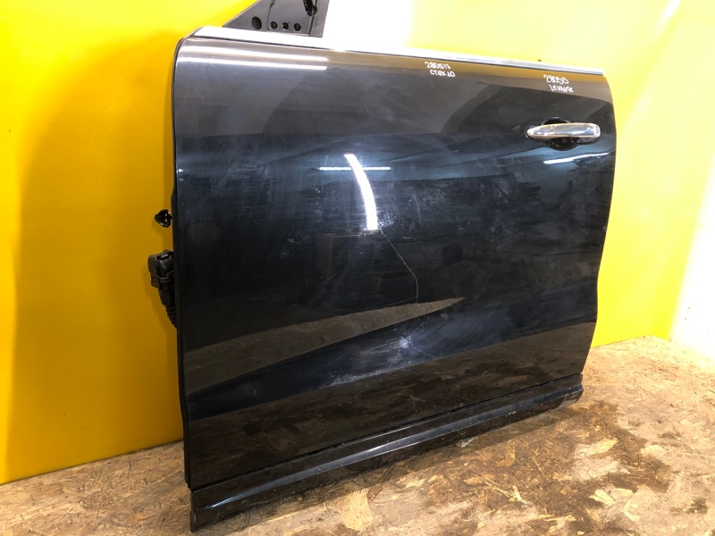 Двері передні ліві MASERATI LEVANTE 16-20 673008288 — 3
