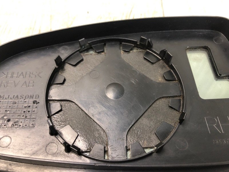 Дзеркальний елемент правий CHEVROLET MALIBU 08-12 15902388 — 3
