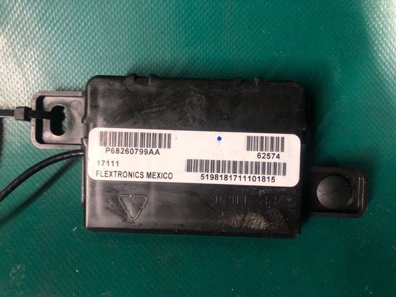 Антена JEEP COMPASS 17-21 68260799AA — 2