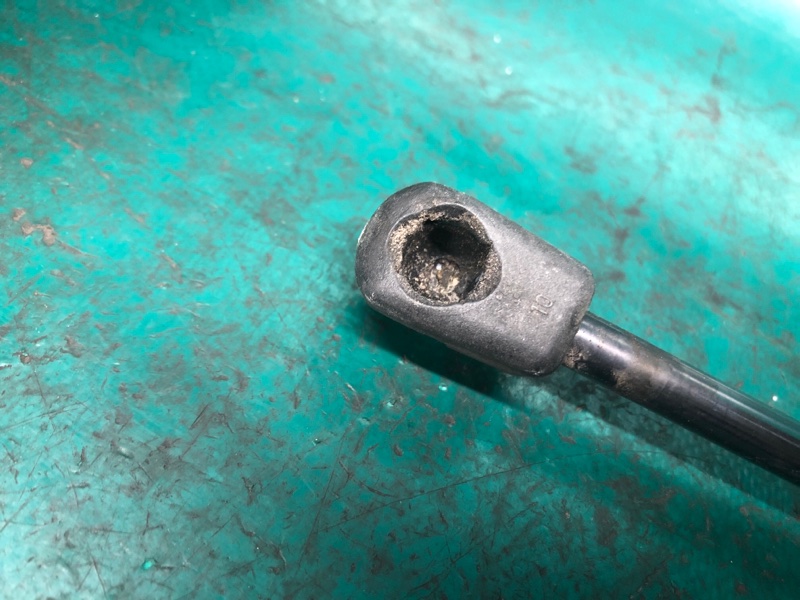 Амортизатор кришки багажника AUDI Q5 08-16 8R0 827 552 B — 4