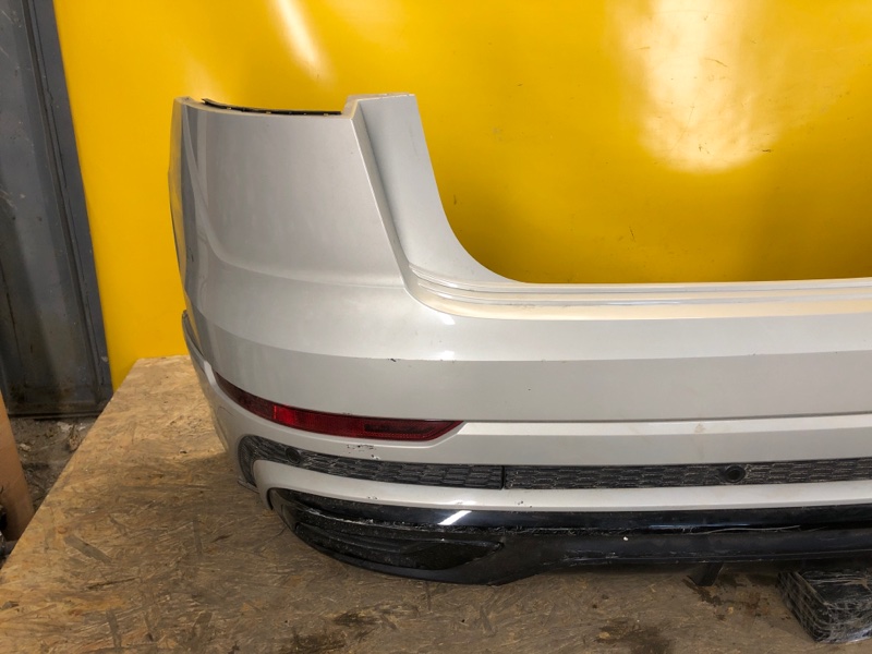 Бампер задній AUDI Q8 18–23 4M8 807 511 — 4