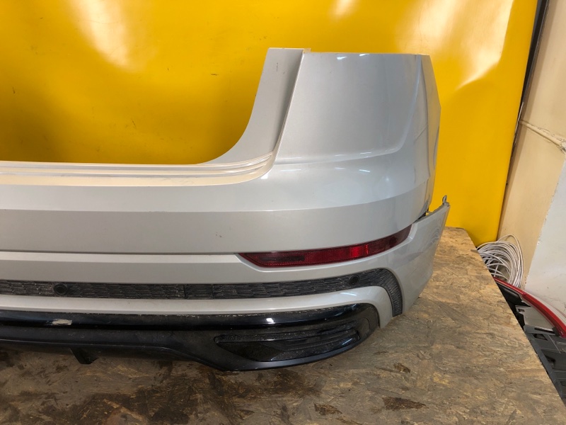 Бампер задній AUDI Q8 18–23 4M8 807 511 — 5