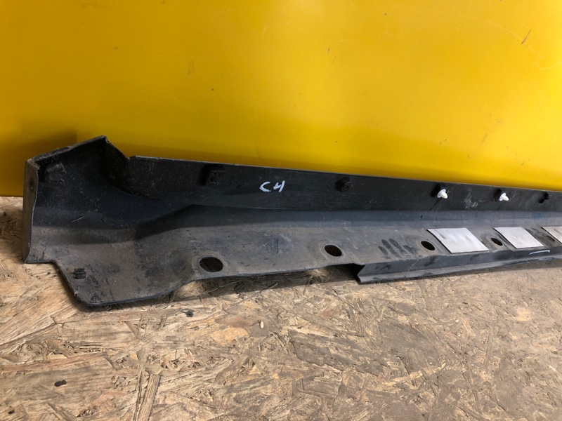 Накладка порогу зовнішня права TOYOTA C-HR 16- 75851-F4010 — 3