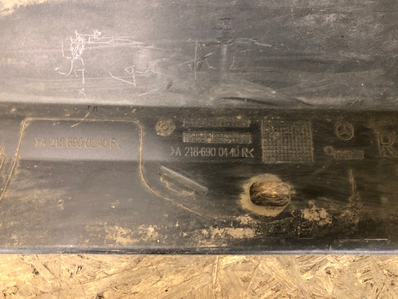 Накладка порогу зовнішня права MERCEDES CLS-CLASS C218 10-18 A2186900240 — 5