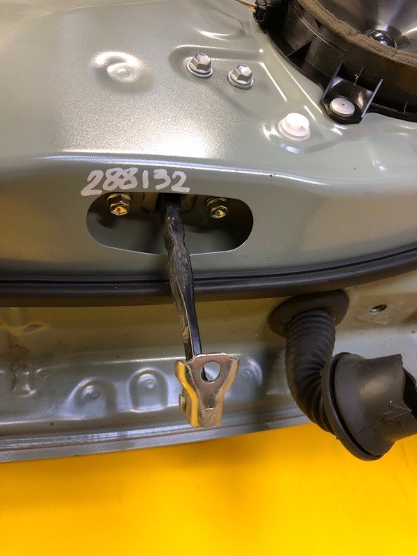 Обмежувач дверей передній правий TOYOTA RAV4 18- 68610-42060