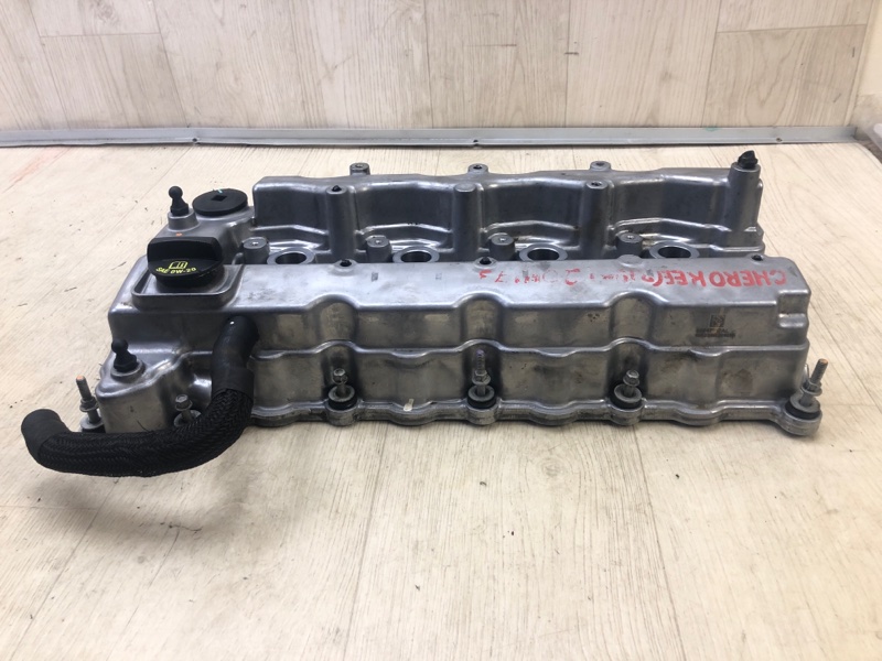 Кришка клапанна JEEP CHEROKEE 14- 5047517AL — 2