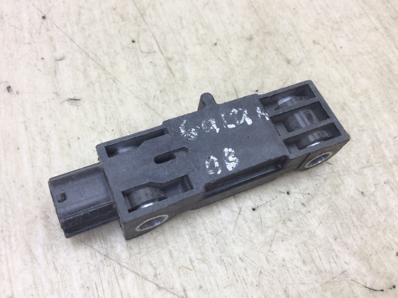Датчик удару MITSUBISHI GRANDIS 03-11 8651A015 — 2