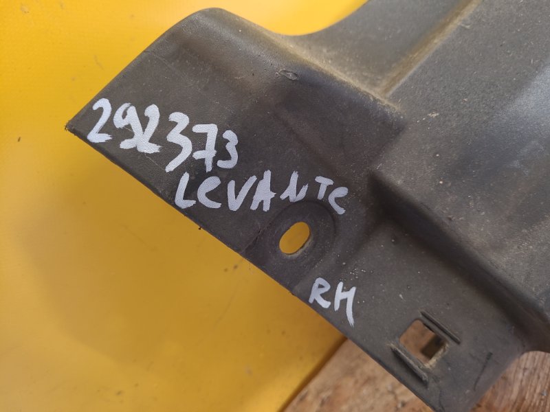 Накладка порогу зовнішня права MASERATI LEVANTE 16-20 670040336 — 2