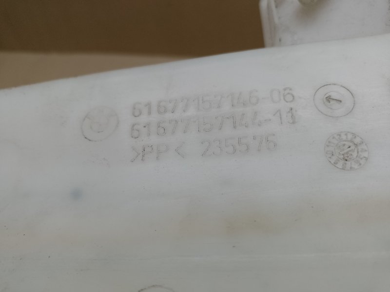 Бачок омивача BMW 3 SERIES (E90-E93) 2005–2014 61 67 7 157 145 — 3