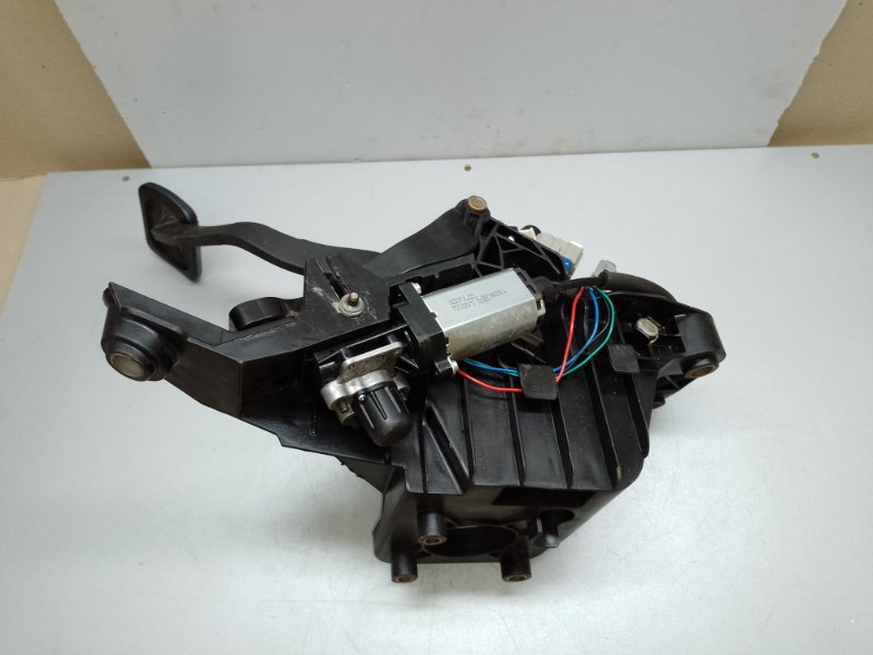 Педаль гальма LINCOLN MKS 08-12 DA5Z-2C434-B — 2