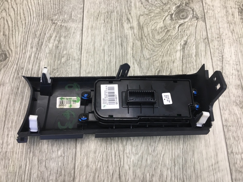 Блок кнопок торпедо KIA NIRO 16- 93700G5130DDK — 4