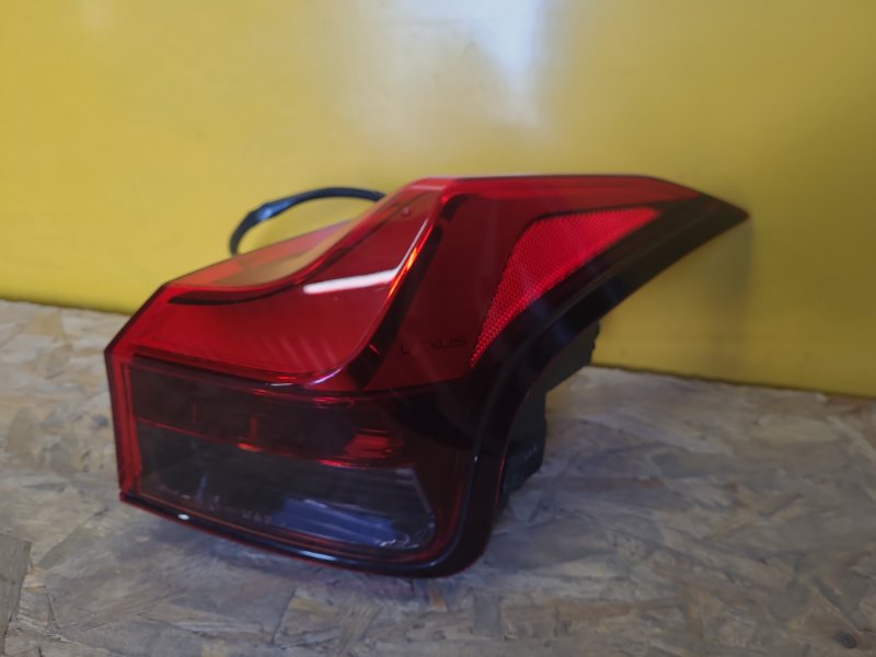 Ліхтар зовнішній задній правий LEXUS UX 200 18- 8155176400