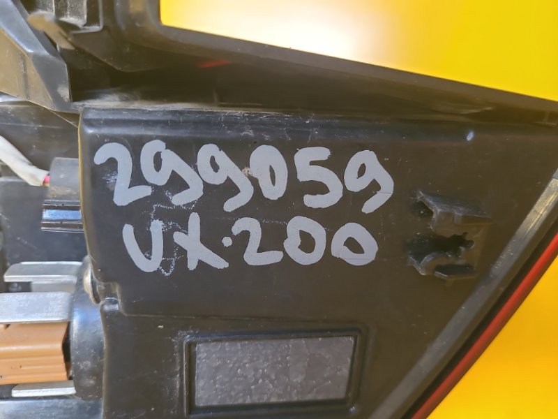 Ліхтар зовнішній задній правий LEXUS UX 200 18- 8155176400 — 2
