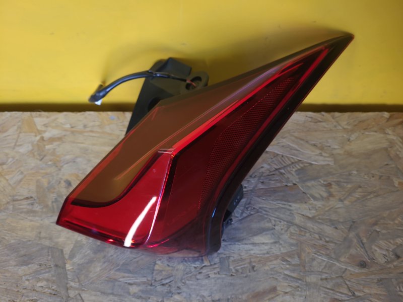 Ліхтар зовнішній задній правий LEXUS UX 200 18- 8155176400 — 3