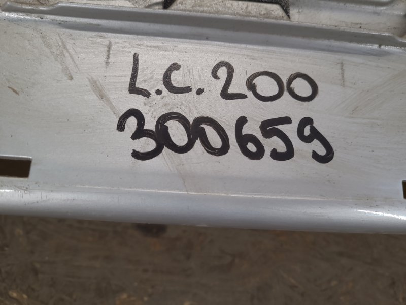 Бампер задній TOYOTA LAND CRUISER 200 08-21 5215960260 — 2
