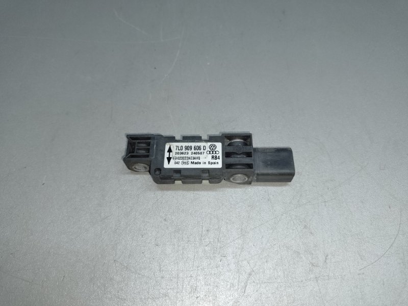 Датчик удару VOLKSWAGEN TOUAREG 02-10 7L0 909 606 D