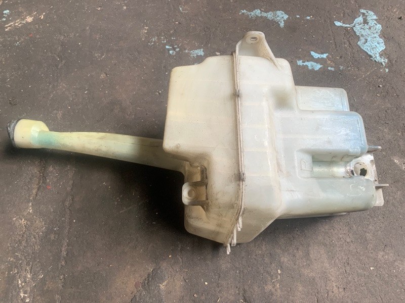 Бачок омивача TOYOTA MATRIX 02-08 85315-01030 — 3
