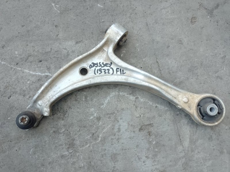 Важіль передньої підвіски нижній лівий HONDA ODYSSEY 05-10 51360-SHJ-A03