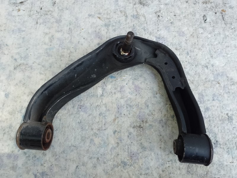 Важіль передньої підвіски верхній правий NISSAN PATHFINDER R51 04-14 54524-EA000