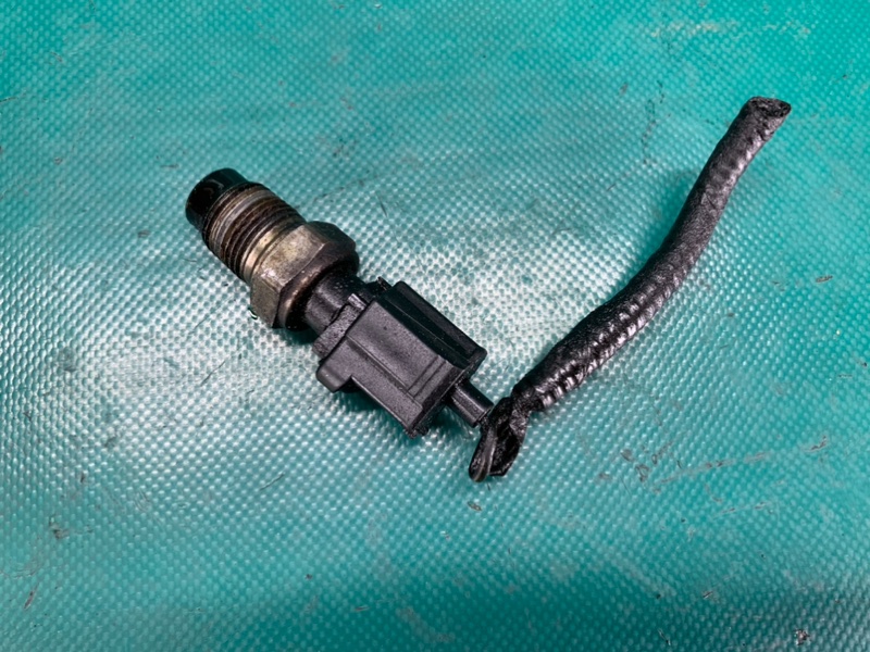 Датчик тиску олії ДВЗ MAZDA TRIBUTE 00-07 AJ03-18-501A — 4
