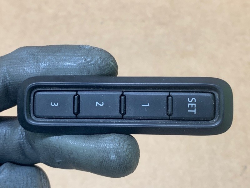 Блок кнопок пам'яті сидінь VOLKSWAGEN JETTA USA 18- 5NA 959 769 9B9