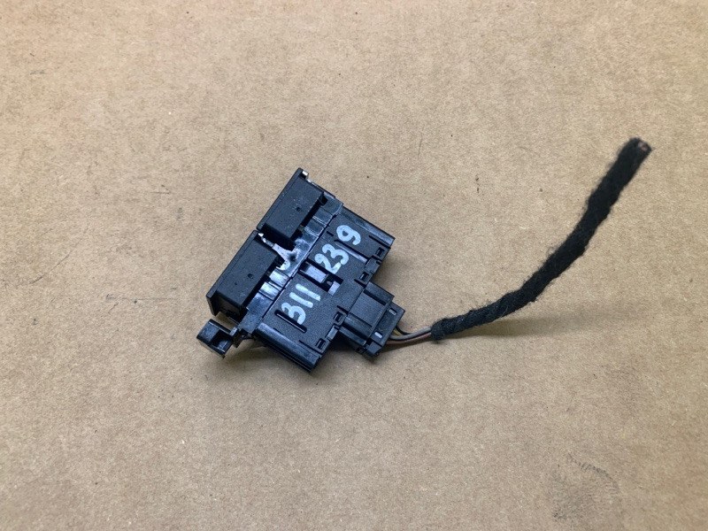 Блок кнопок консолі VOLKSWAGEN JETTA USA 18- 17A 927 137 C
