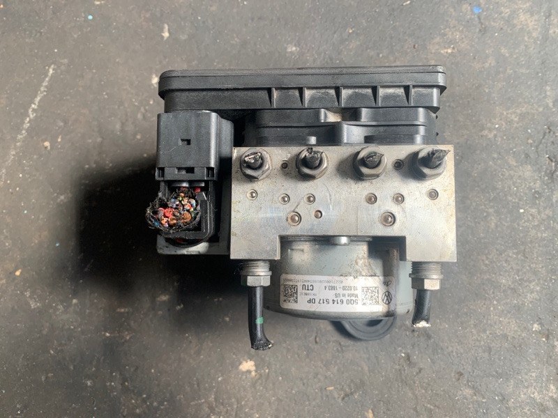 Блок антиблокувальної системи VOLKSWAGEN JETTA USA 18- 5Q0 614 517 DP — 4
