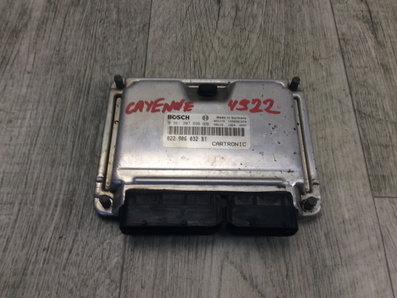 Блок керування двигуном PORSCHE CAYENNE 02-07 95561860200