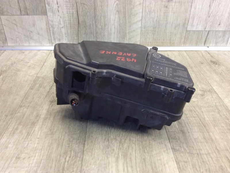 Блок запобіжників моторний відсік PORSCHE CAYENNE 02-07 95561010501 — 2