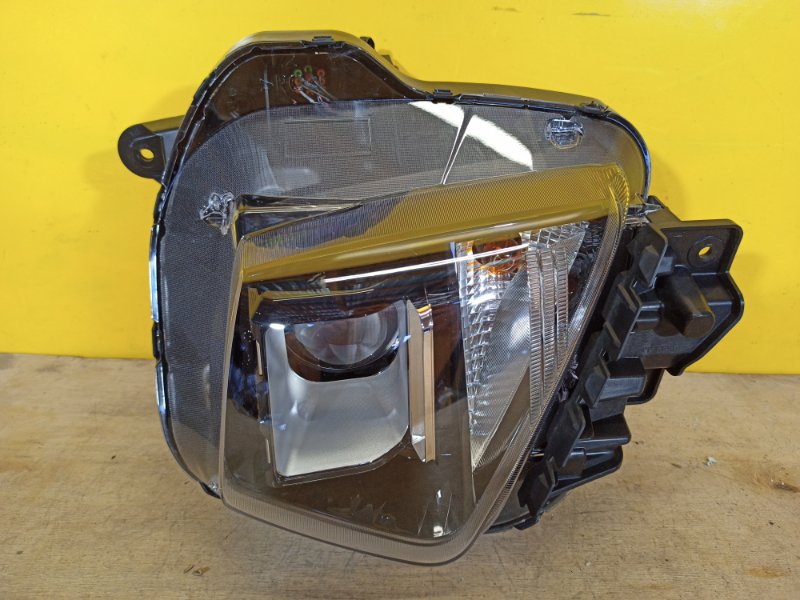 Фара ліва HYUNDAI TUCSON NX4  20- 92101N7020