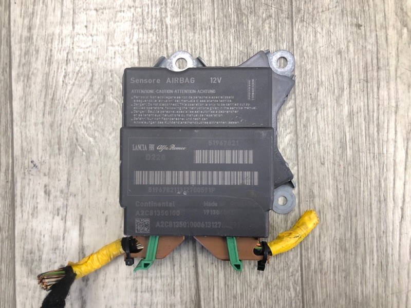 Блок керування AIRBAG FIAT 500L (330) 12-17 51967821
