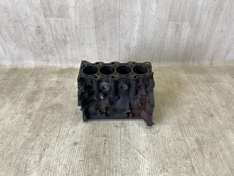 Блок двигуна MITSUBISHI CARISMA 95-04 MD307520
