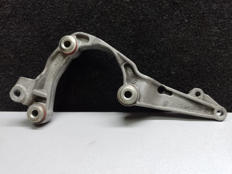 Кронштейн/кріплення MERCEDES C-CLASS W204 07-14 A 272 141 35 40 — 2