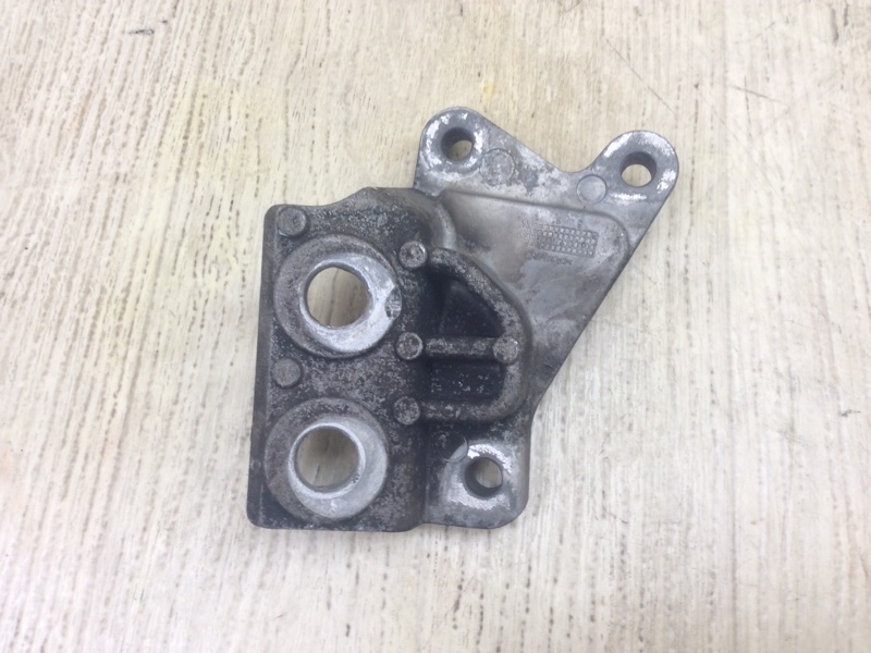 Кронштейн/кріплення VOLVO XC90 15-19 31439850 — 3