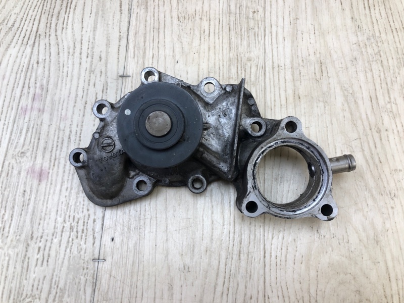 водяний насос TOYOTA LAND CRUISER 90 96-03 1610069395 — 3