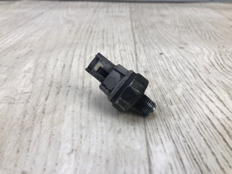 Датчик тиску олії ДВЗ TOYOTA LAND CRUISER 90 96-03 8353030090 — 2