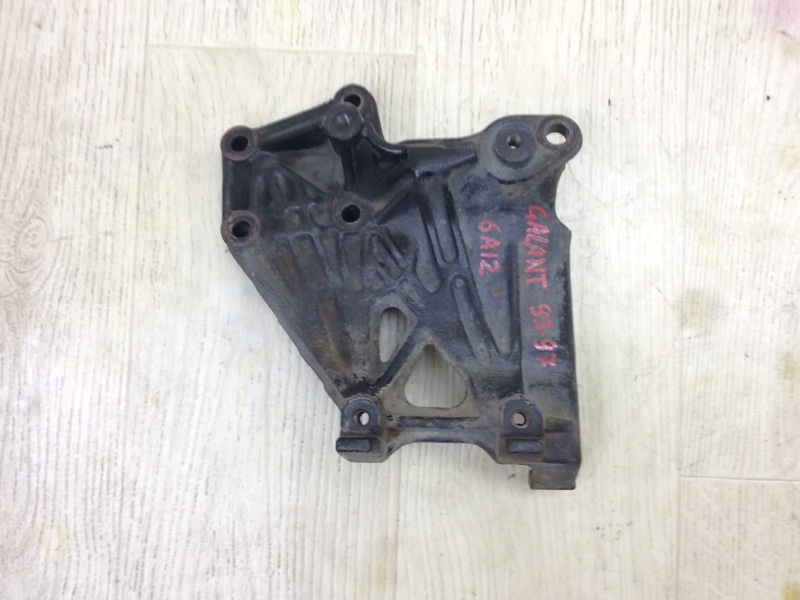 Кронштейн/кріплення компресора кондиціонера MITSUBISHI GALANT 93-97 MB813072 — 2