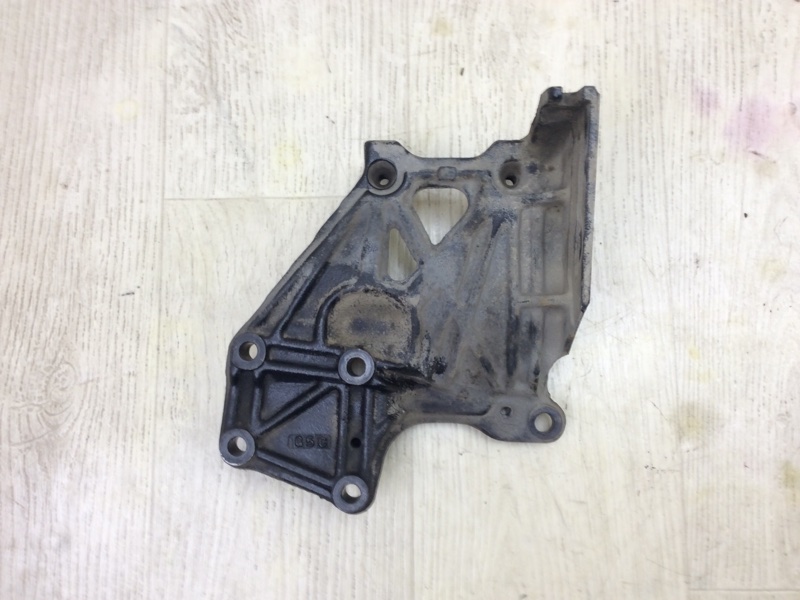 Кронштейн/кріплення компресора кондиціонера MITSUBISHI GALANT 93-97 MB813072 — 3