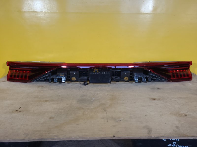 Ліхтар внутрішній задній AUDI Q8 18–23 4M8945095E