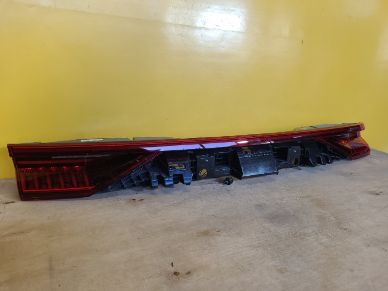 Ліхтар внутрішній задній AUDI Q8 18–23 4M8945095E — 4