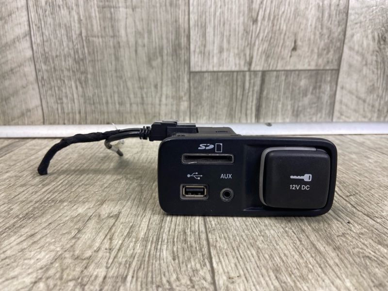 USB адаптер JEEP CHEROKEE 14- 68146071AC