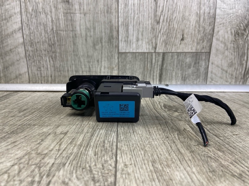 USB адаптер JEEP CHEROKEE 14- 68146071AC — 2