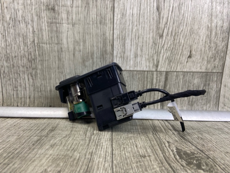 USB адаптер JEEP CHEROKEE 14- 68146071AC — 3