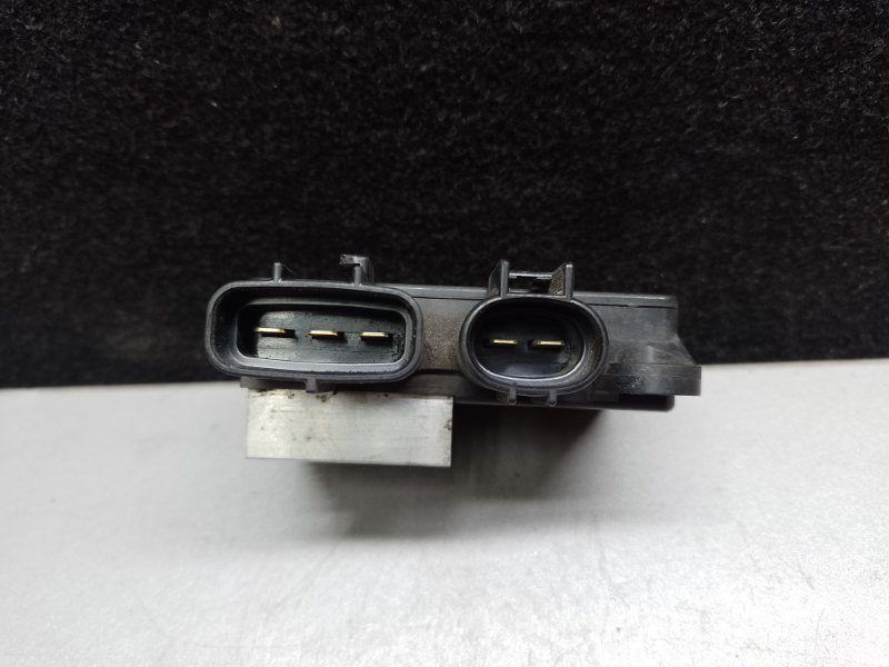 Блок керування вентилятором радіатора TOYOTA PRIUS C/AQUA 11-14 89257-12020 — 3